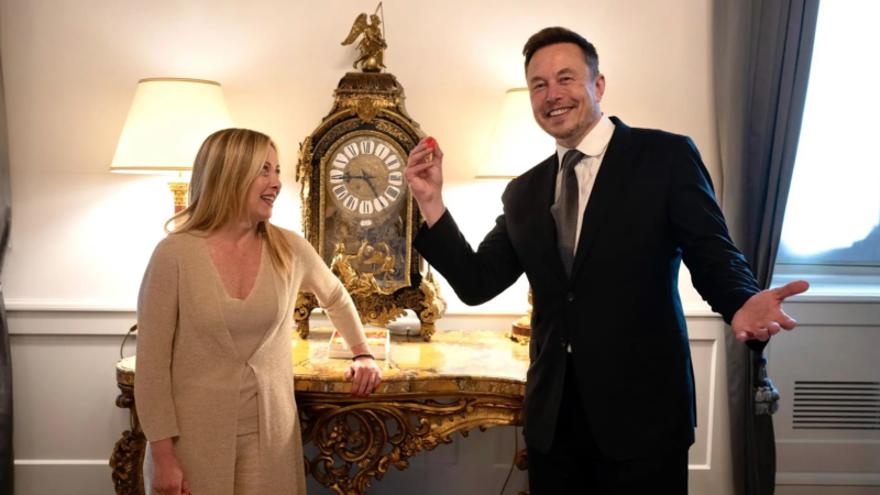 Elon Musk llega con su inteligencia artificial al Italia